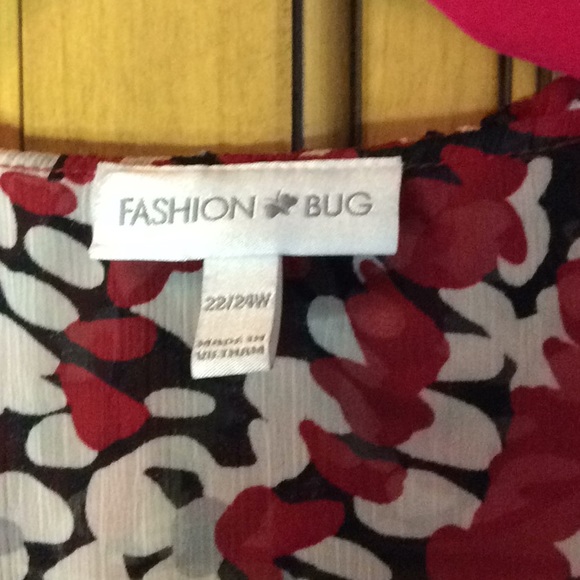 FINAL SALE PRICE Fashion Bug Blouse in Red, Black, Gray & White - Picture 2 of 8